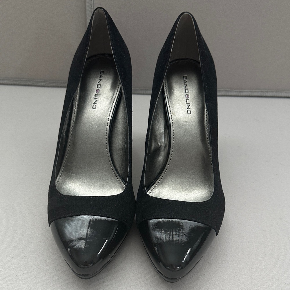 Bandolino Black Pointed Cap-Toe Pumps in Size 9